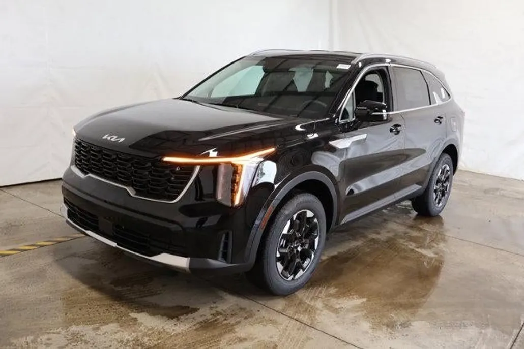 2025 Kia Sorento S photo 1