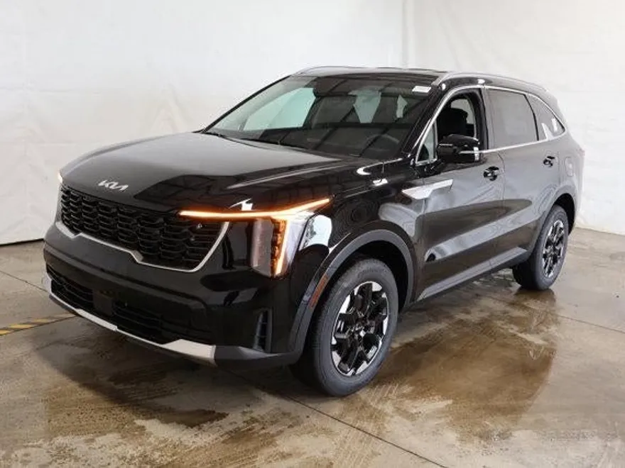 2025 Kia Sorento S photo 1