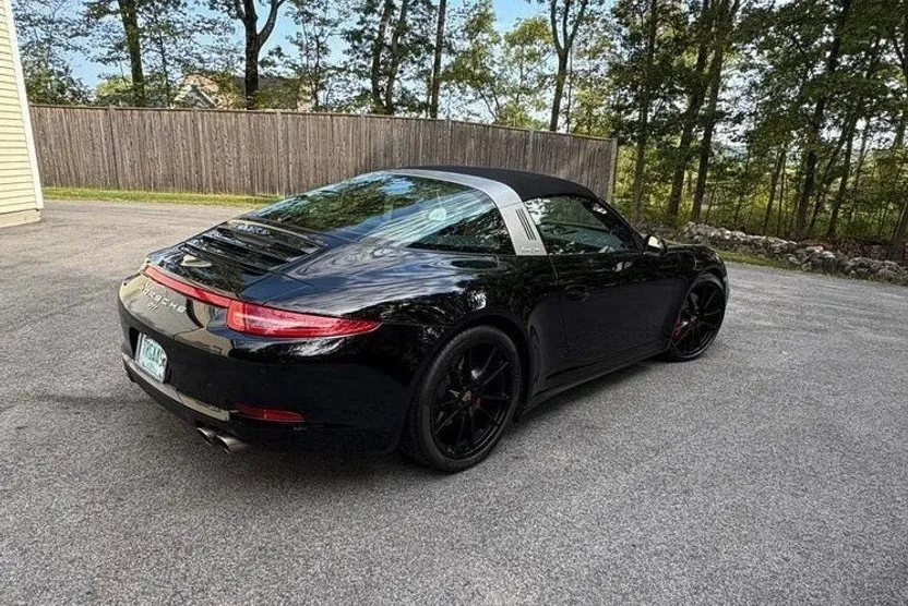 2015 Porsche 911 Targa 4S photo 1