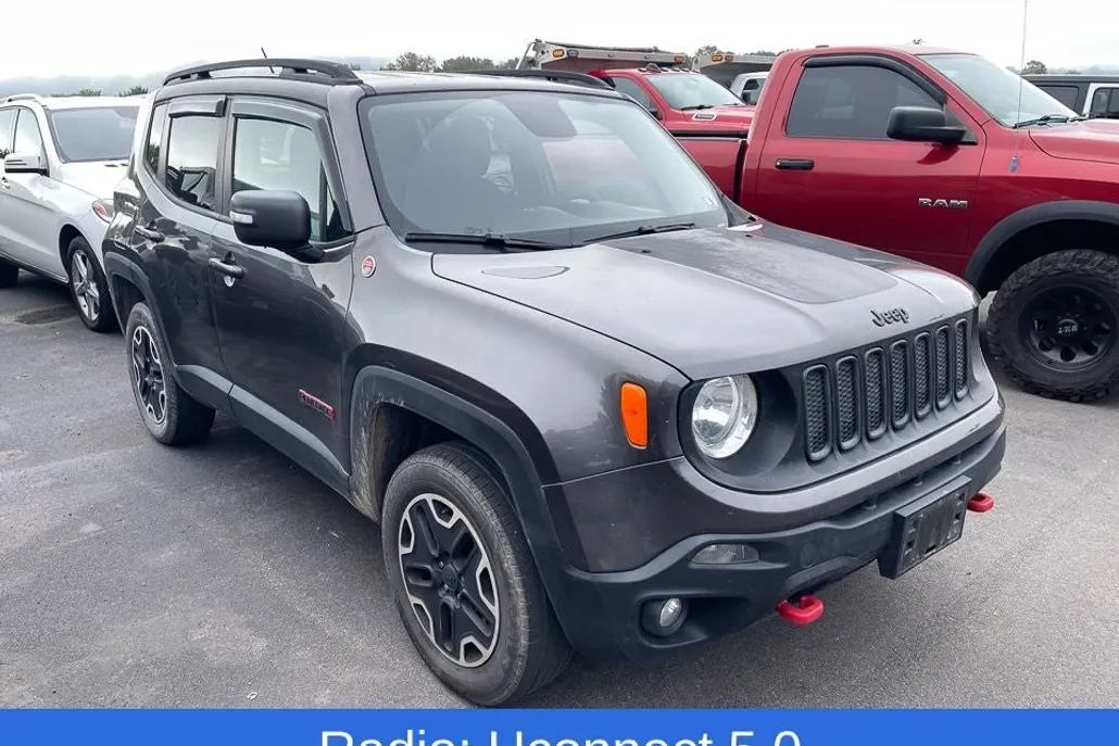 2016 Jeep Renegade Trailhawk photo 1