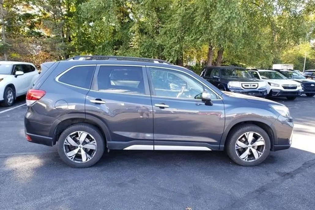 2019 Subaru Forester Touring photo 1