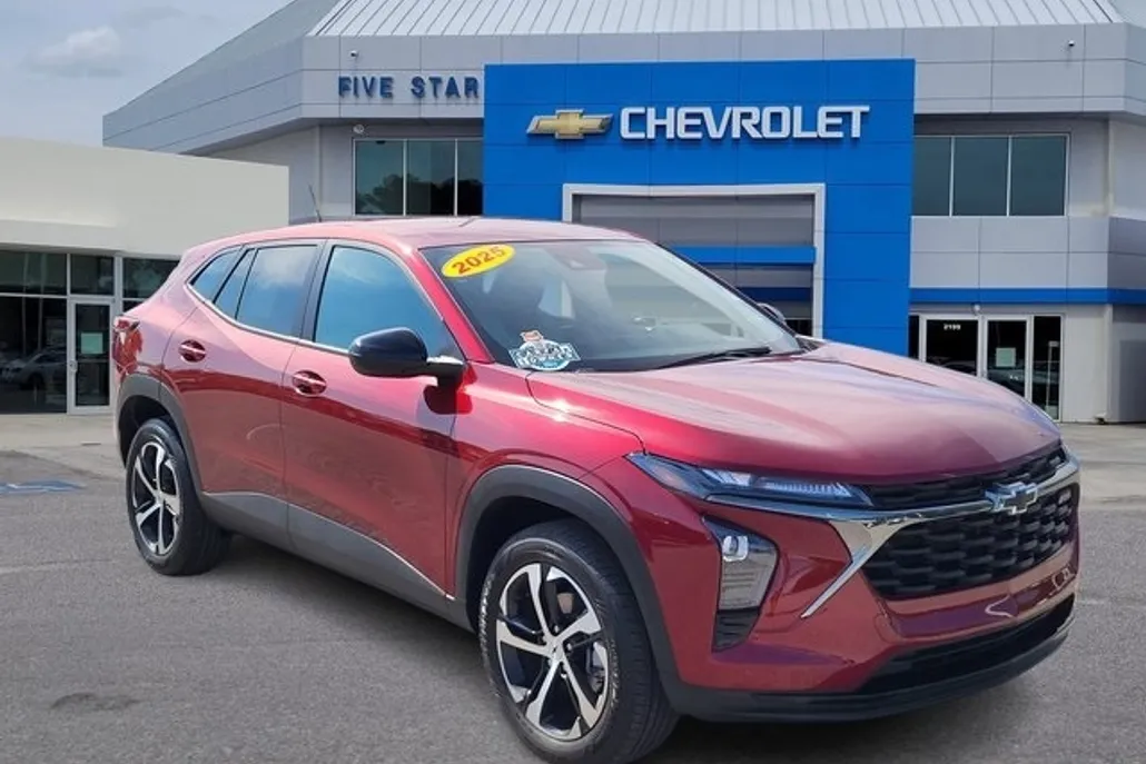 2025 Chevrolet Trax photo 1