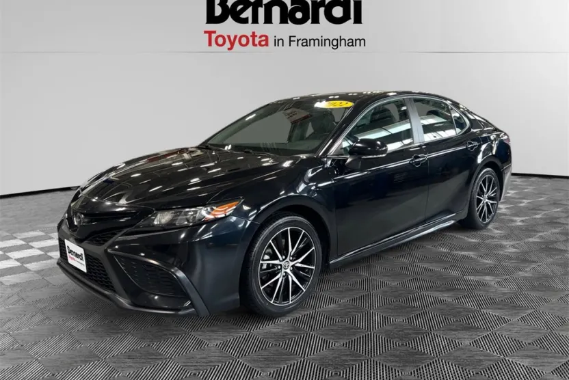 2022 Toyota Camry SE photo 1