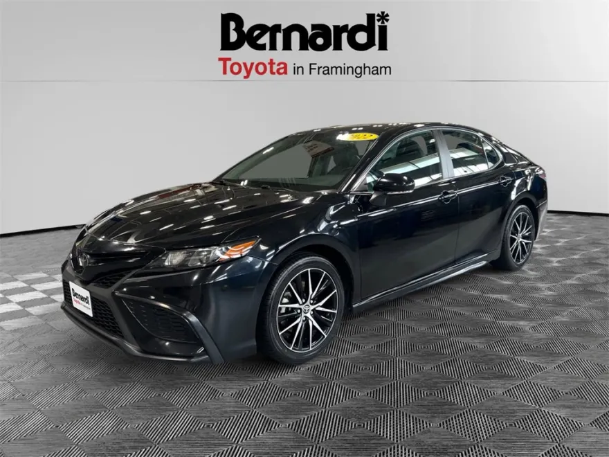 2022 Toyota Camry SE photo 1