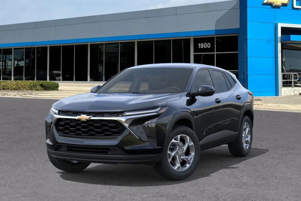 2025 Chevrolet Trax LS photo 1