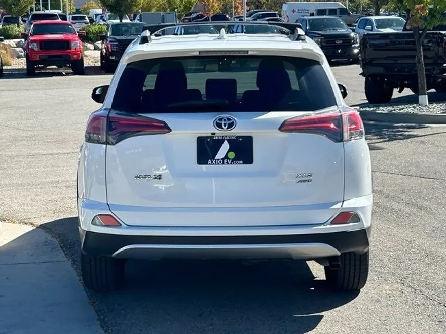 2016 Toyota RAV4 XLE photo 1
