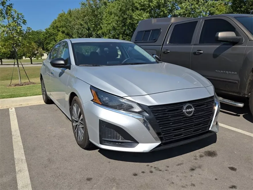 2024 Nissan Altima 2.5 SV photo 1