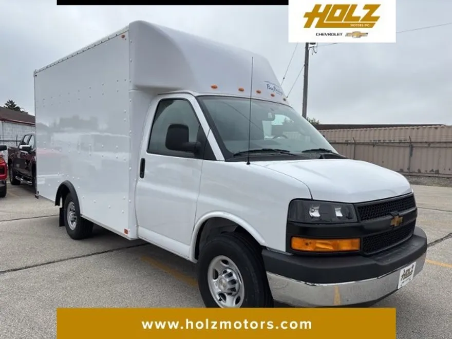 2024 Chevrolet Express Cutaway 3500 photo 1