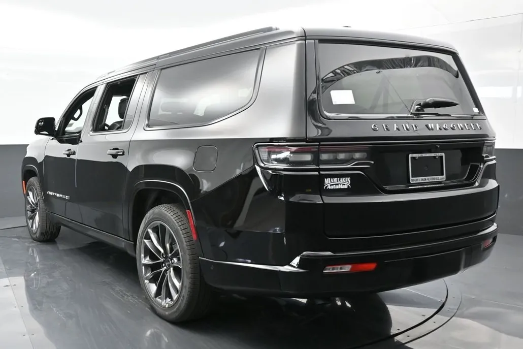 2024 Jeep Grand Wagoneer L II photo 1