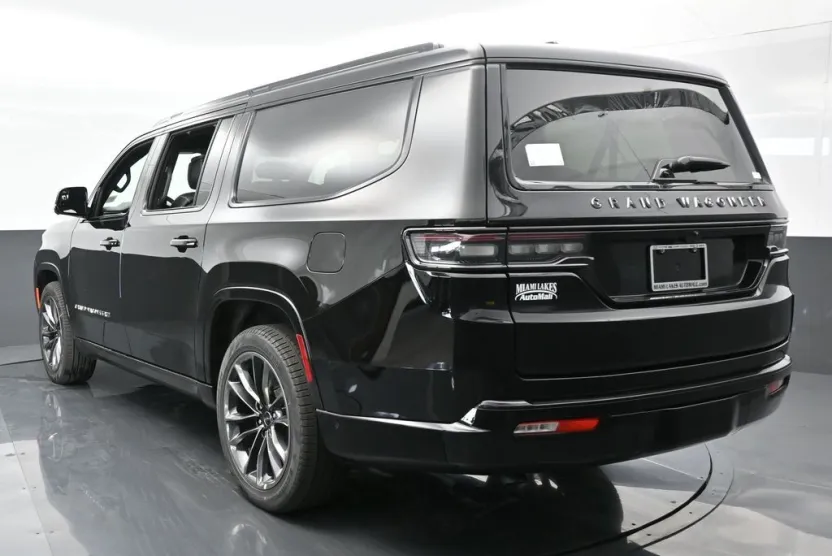2024 Jeep Grand Wagoneer L II photo 1