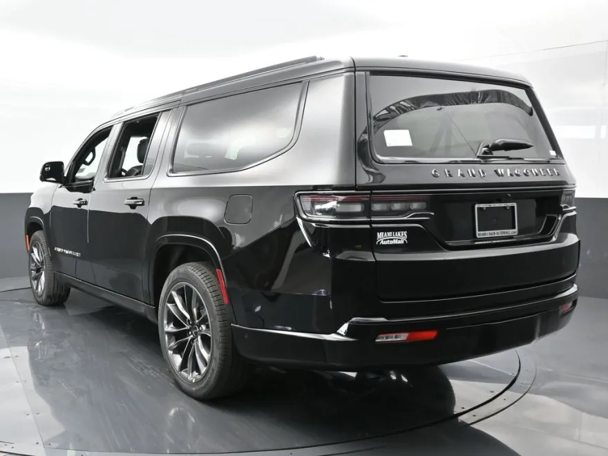 2024 Jeep Grand Wagoneer L II photo 1