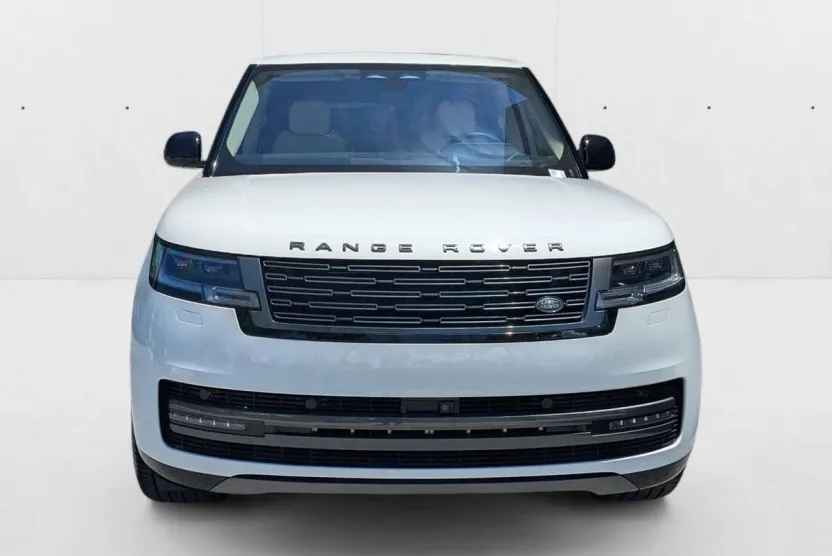 2023 Land Rover Range Rover SE photo 1