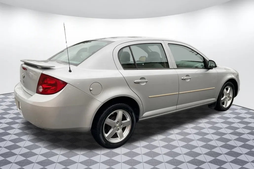 2005 Chevrolet Cobalt LS photo 1