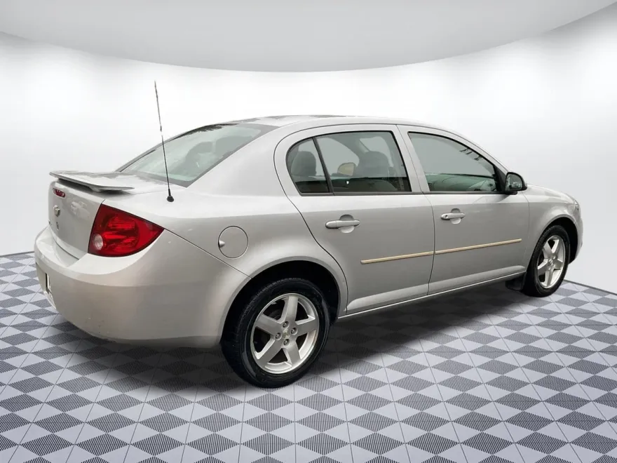 2005 Chevrolet Cobalt LS photo 1