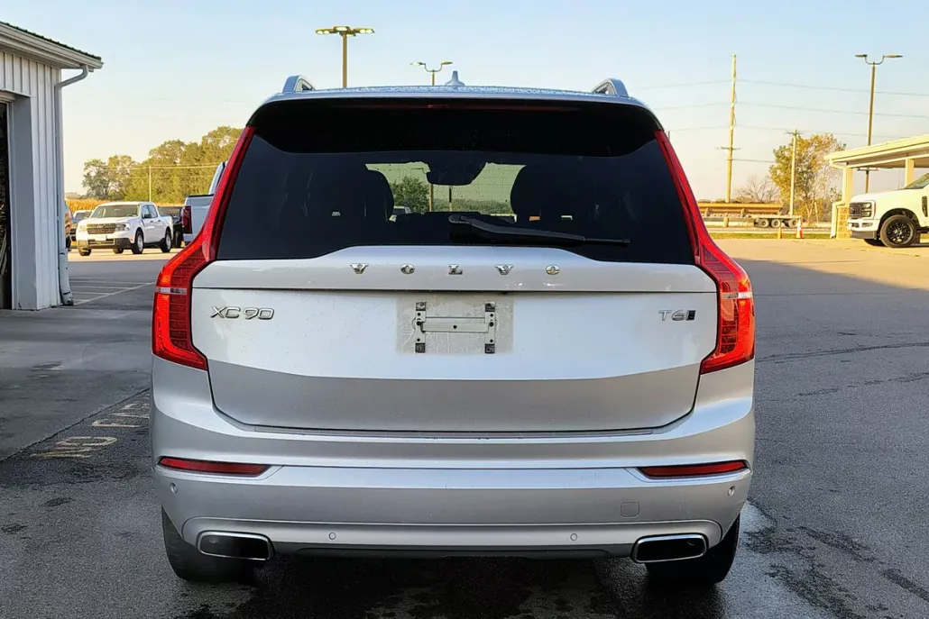 2018 Volvo XC90 T6 AWD Momentum photo 1