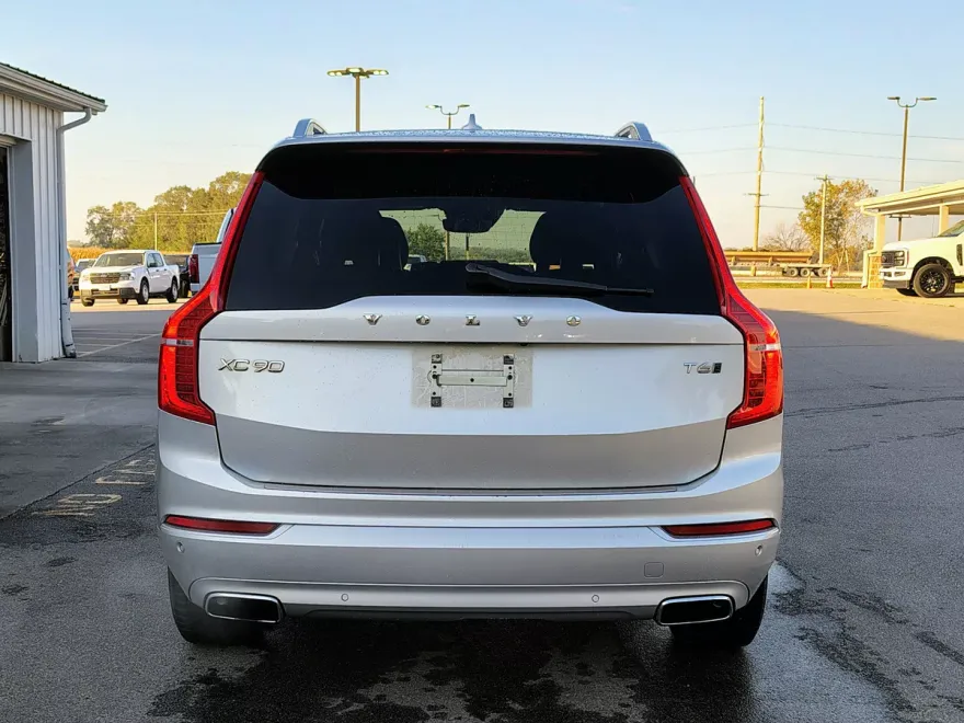 2018 Volvo XC90 T6 AWD Momentum photo 1