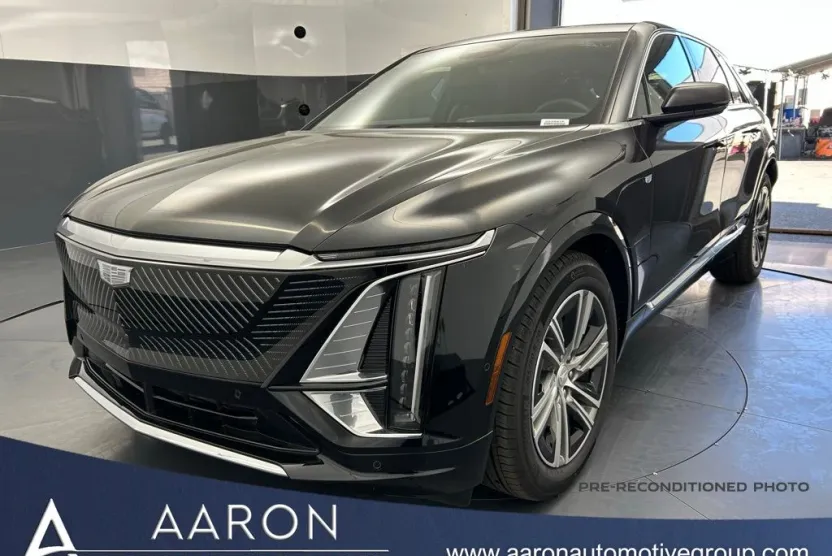 2024 Cadillac Lyriq Luxury photo 1