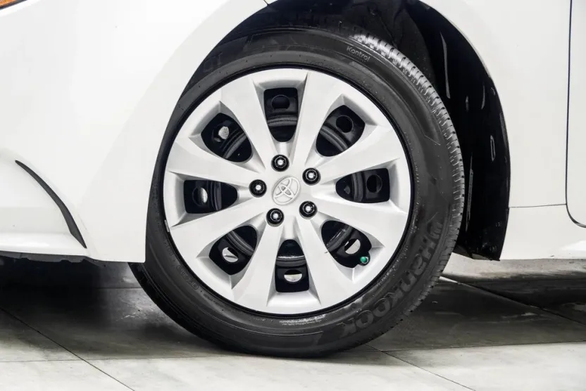2022 Toyota Corolla LE photo 1