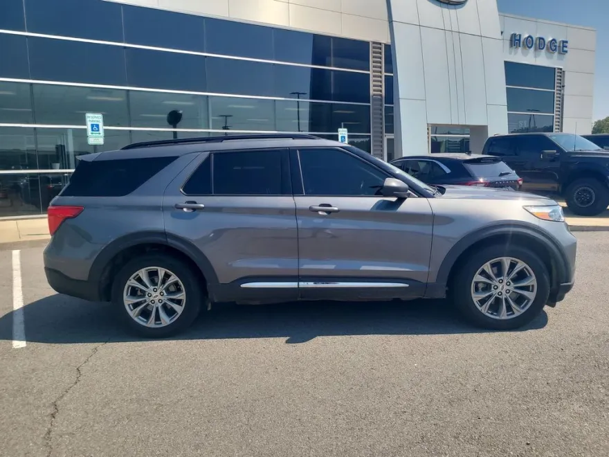 2022 Ford Explorer XLT photo 1
