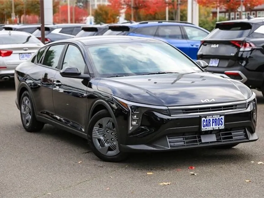 2025 Kia K4 LX photo 1