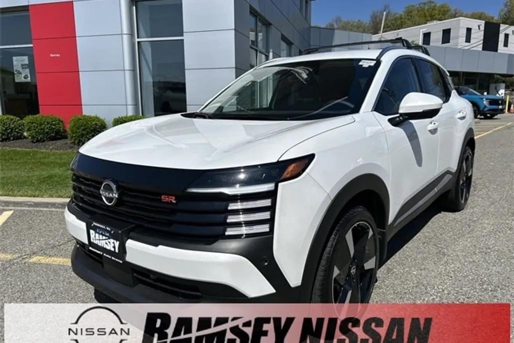 2025 Nissan Kicks SR photo 1