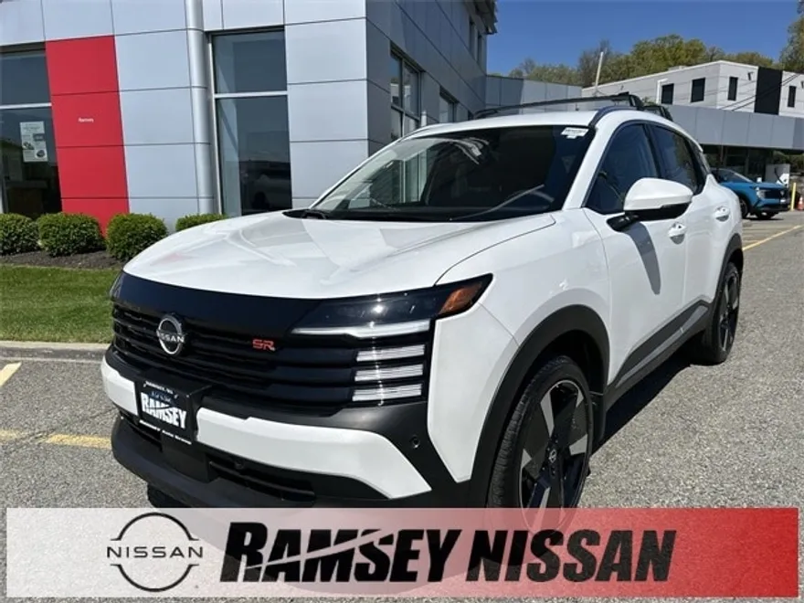 2025 Nissan Kicks SR photo 1