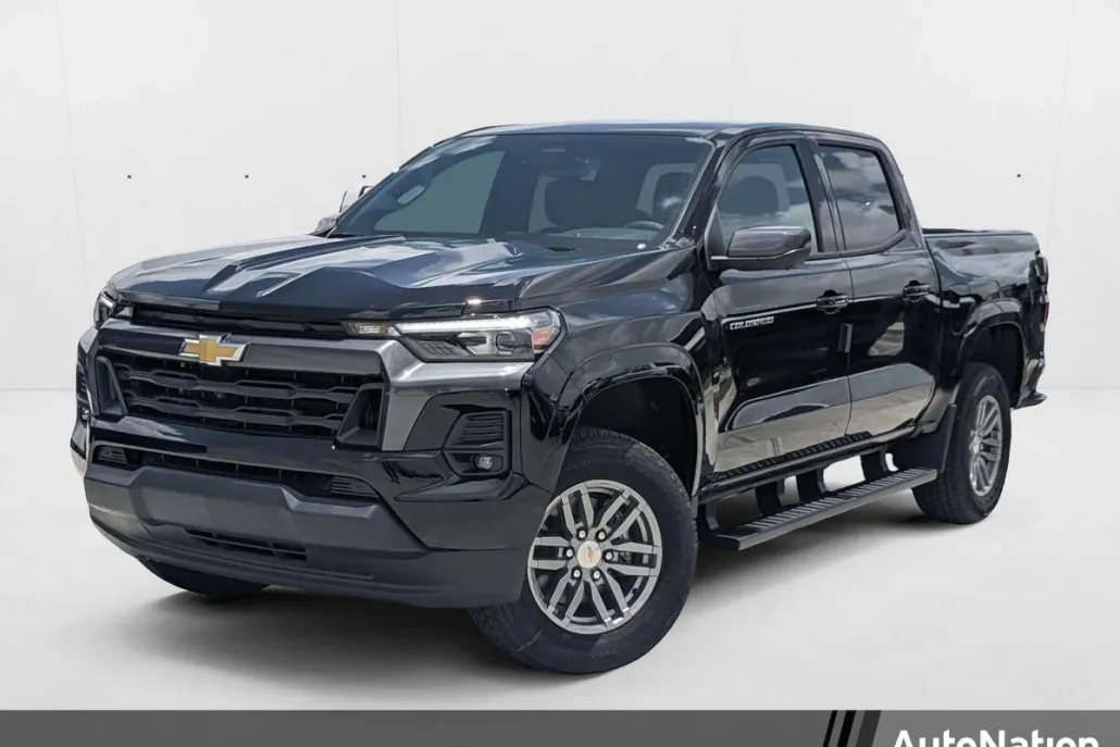 2025 Chevrolet Colorado Work Truck LT photo 1