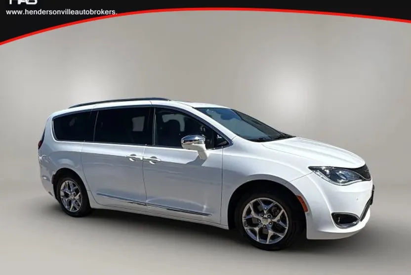 2019 Chrysler Pacifica Limited photo 1