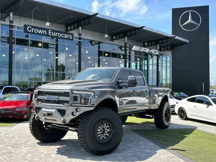 2022 Ford F-350 Lariat photo 1