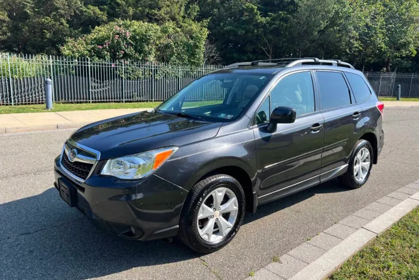 2015 Subaru Forester 2.5i Premium photo 1