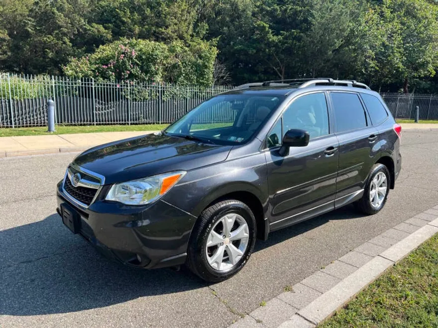 2015 Subaru Forester 2.5i Premium photo 1