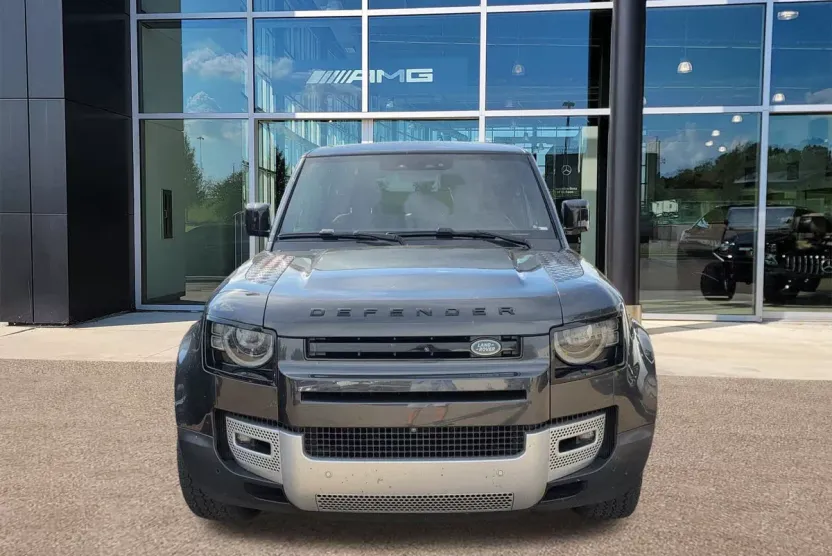 2024 Land Rover Defender 110 SE photo 1