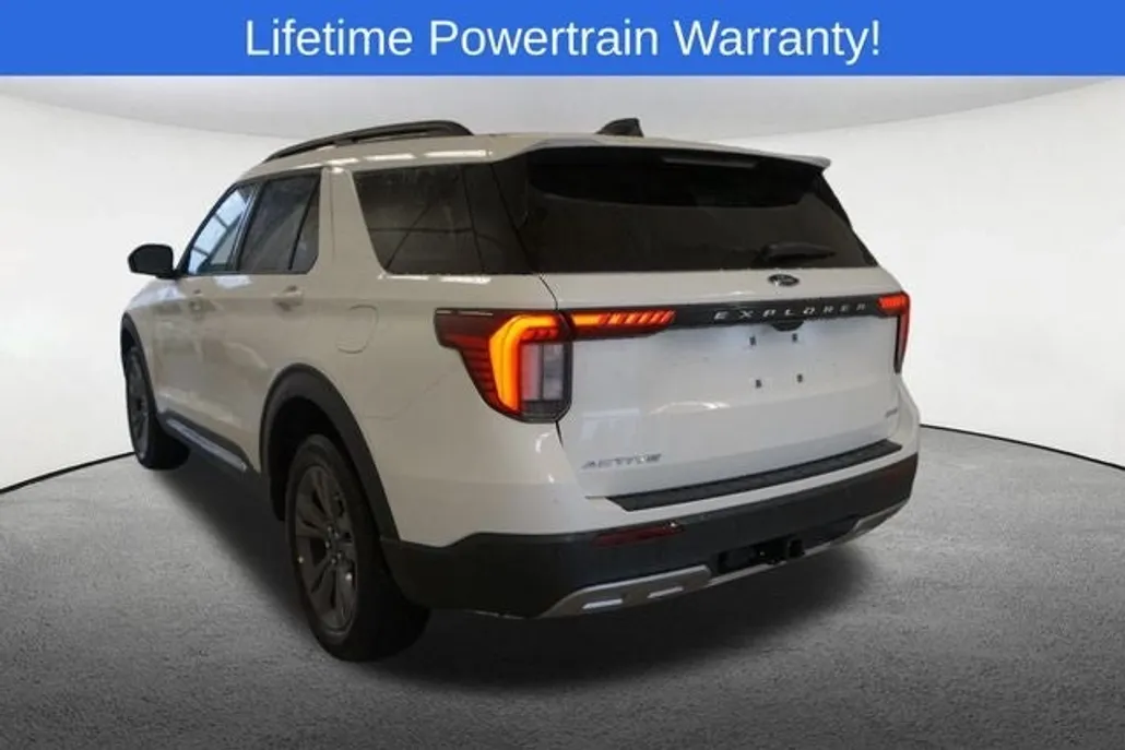 2025 Ford Explorer photo 1