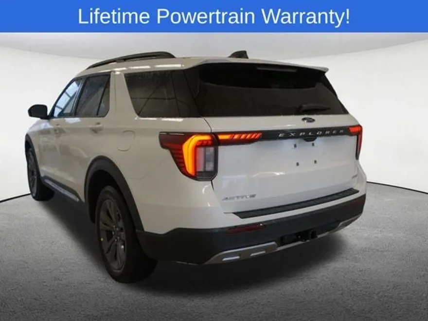 2025 Ford Explorer photo 1