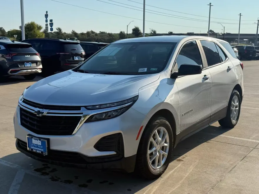 2022 Chevrolet Equinox LS photo 1