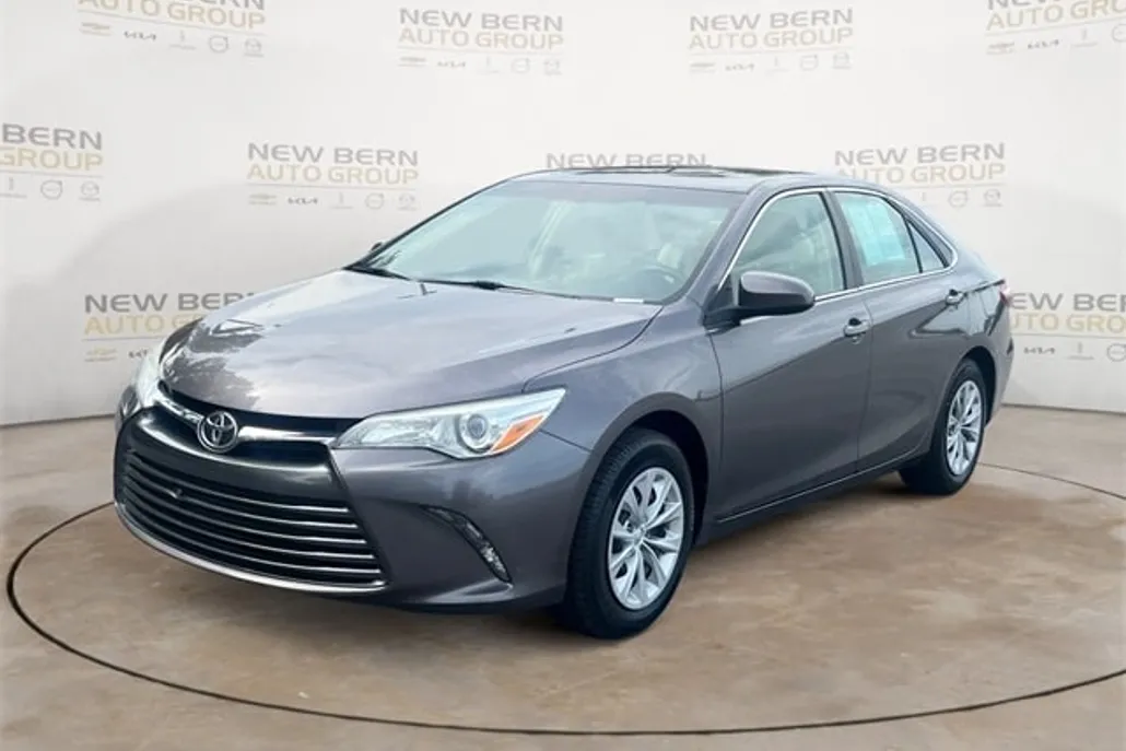 2015 Toyota Camry XLE photo 1
