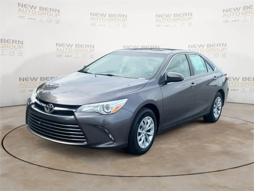 2015 Toyota Camry XLE photo 1