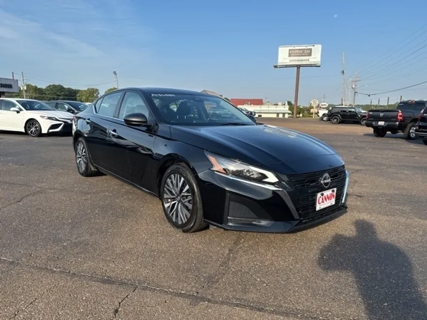2024 Nissan Altima 2.5 SV photo 1