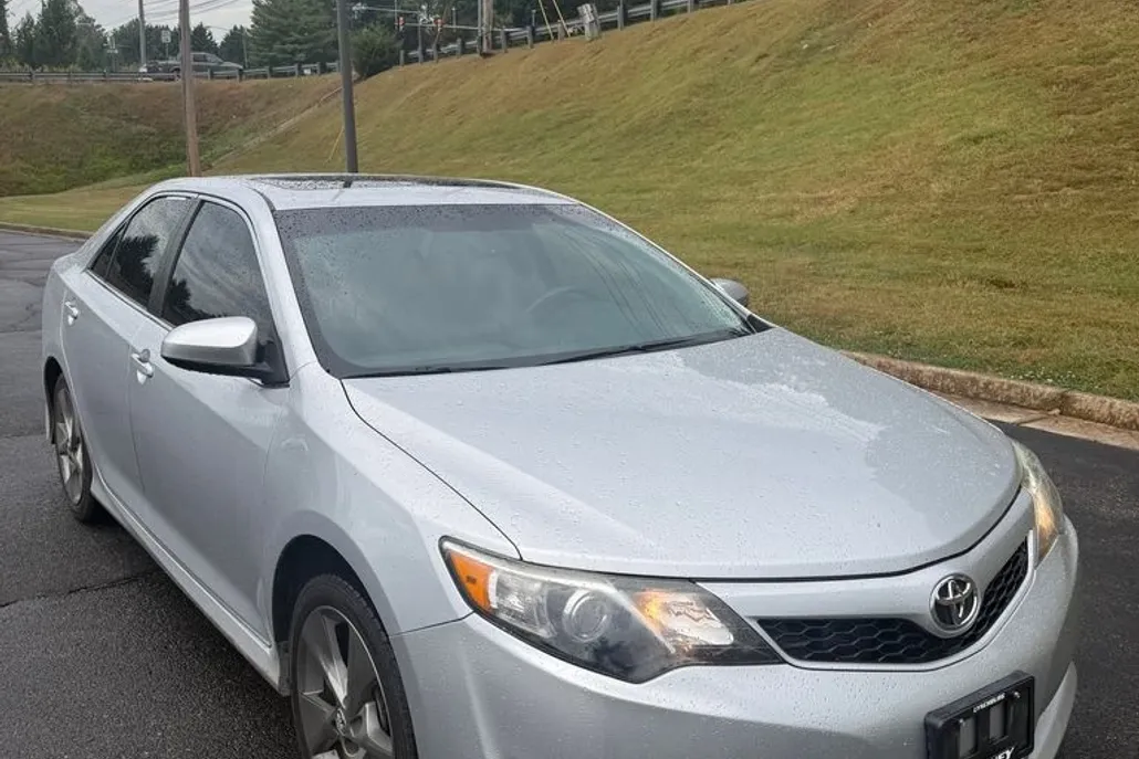 2014 Toyota Camry photo 1