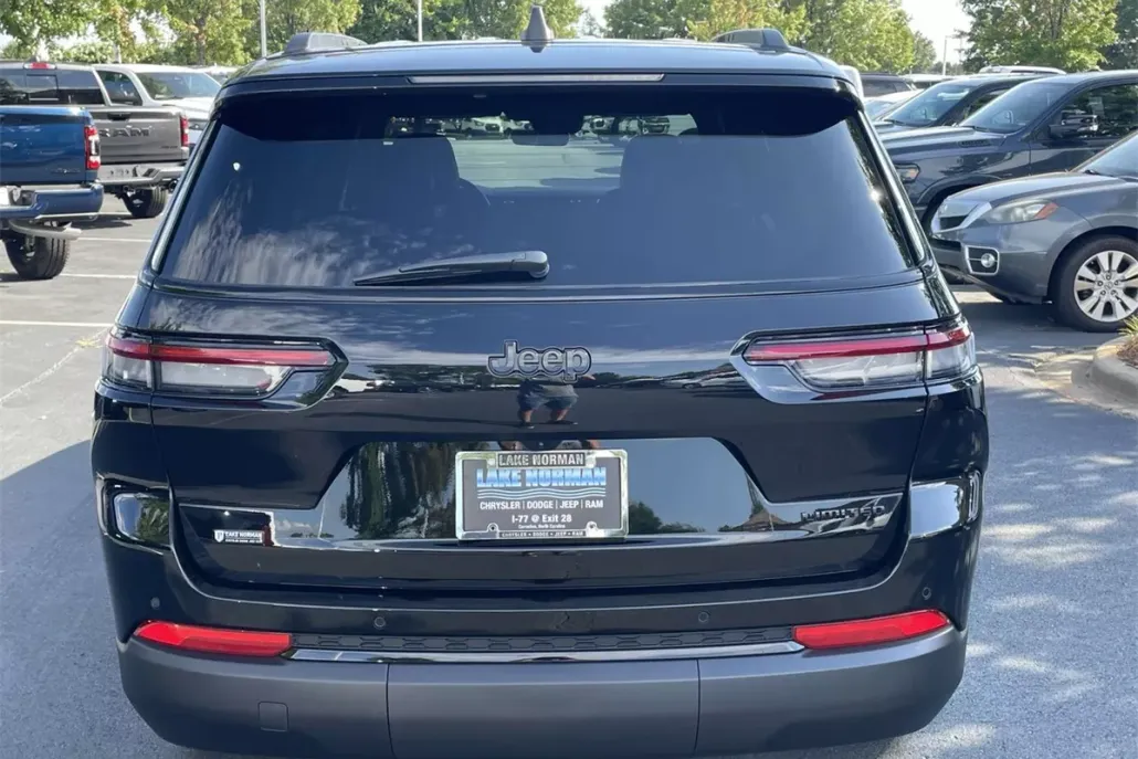2025 Jeep Grand Cherokee Limited photo 1