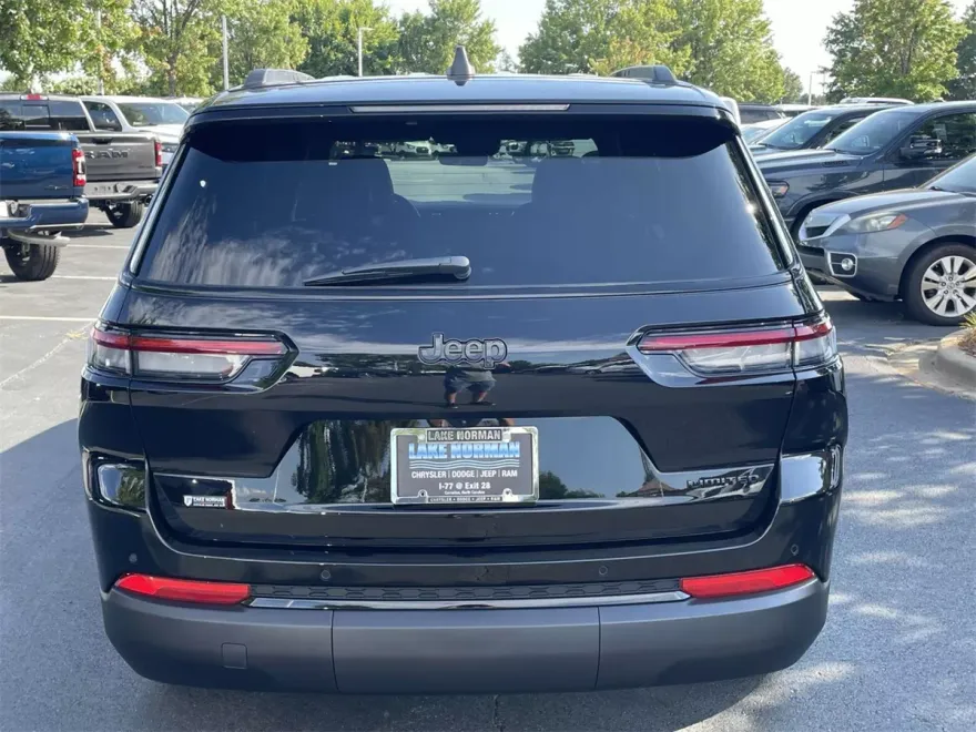 2025 Jeep Grand Cherokee Limited photo 1