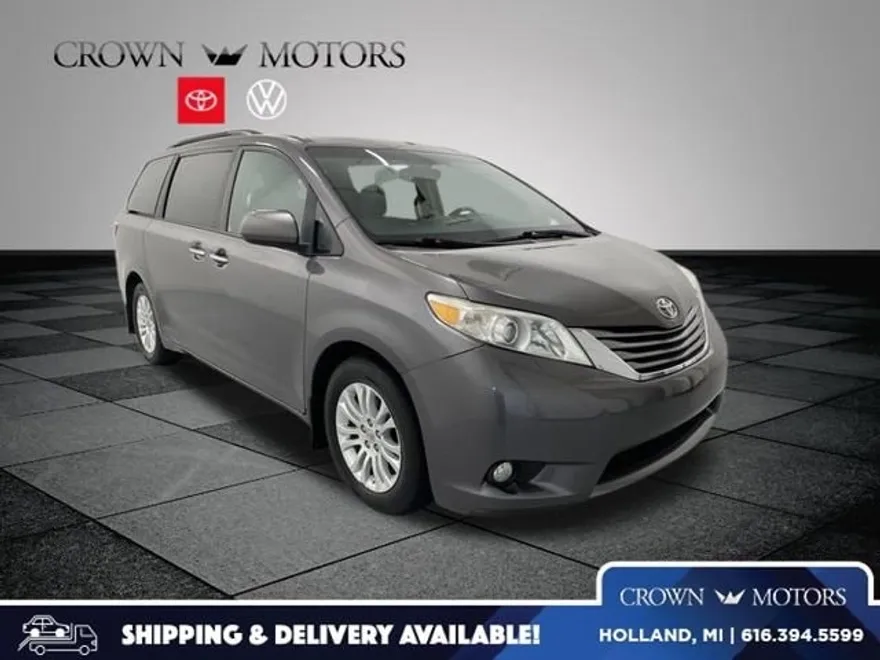 2016 Toyota Sienna XLE photo 1