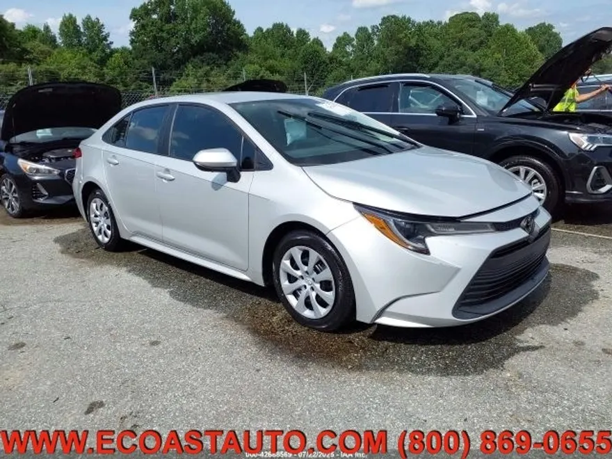 2023 Toyota Corolla LE photo 1