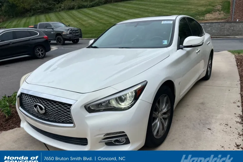 2015 Infiniti Q50 Premium photo 1