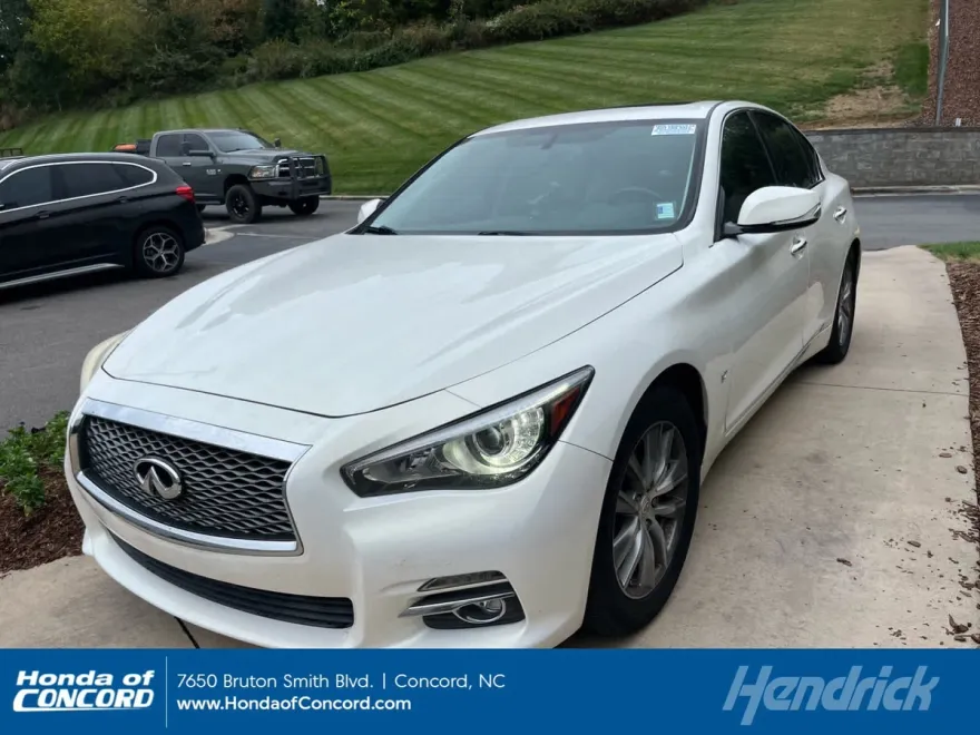 2015 Infiniti Q50 Premium photo 1
