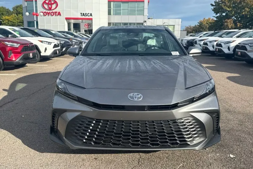 2026 Toyota Camry SE photo 1