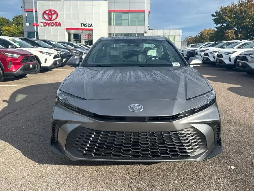 2026 Toyota Camry SE photo 1