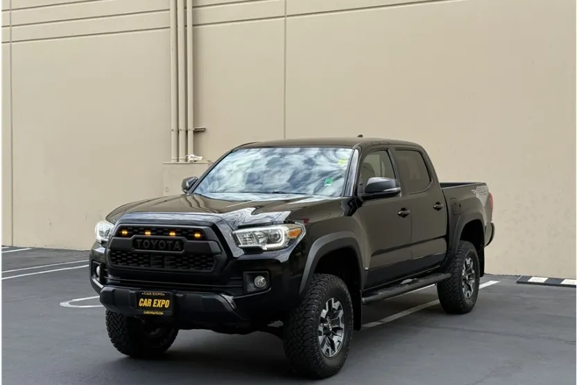 2017 Toyota Tacoma Double Cab TRD Off-Road photo 1