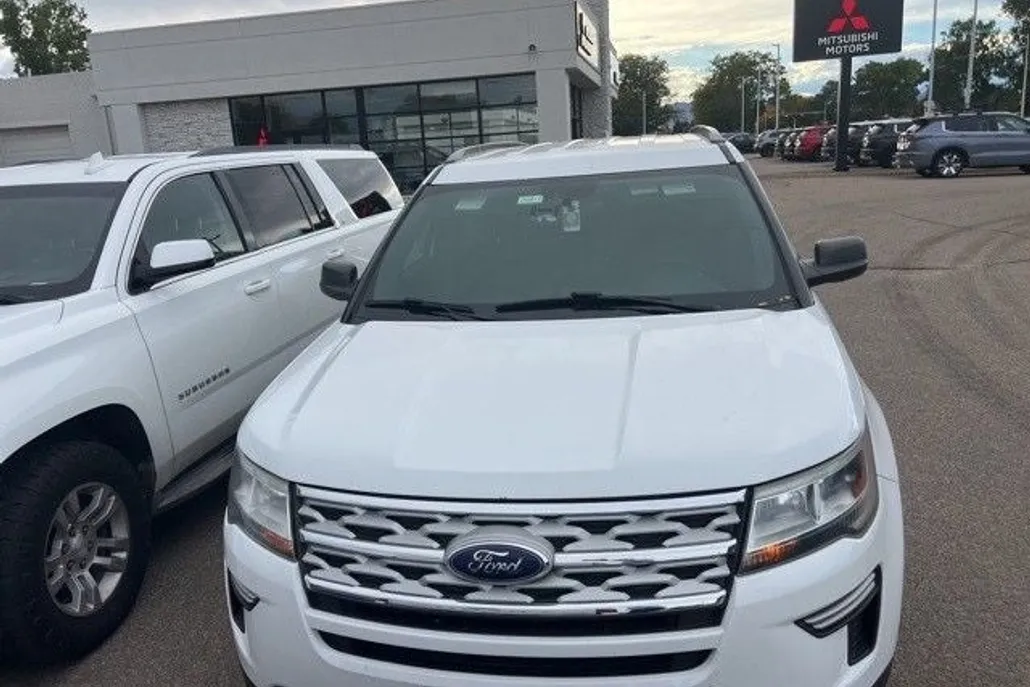 2019 Ford Explorer XLT photo 1