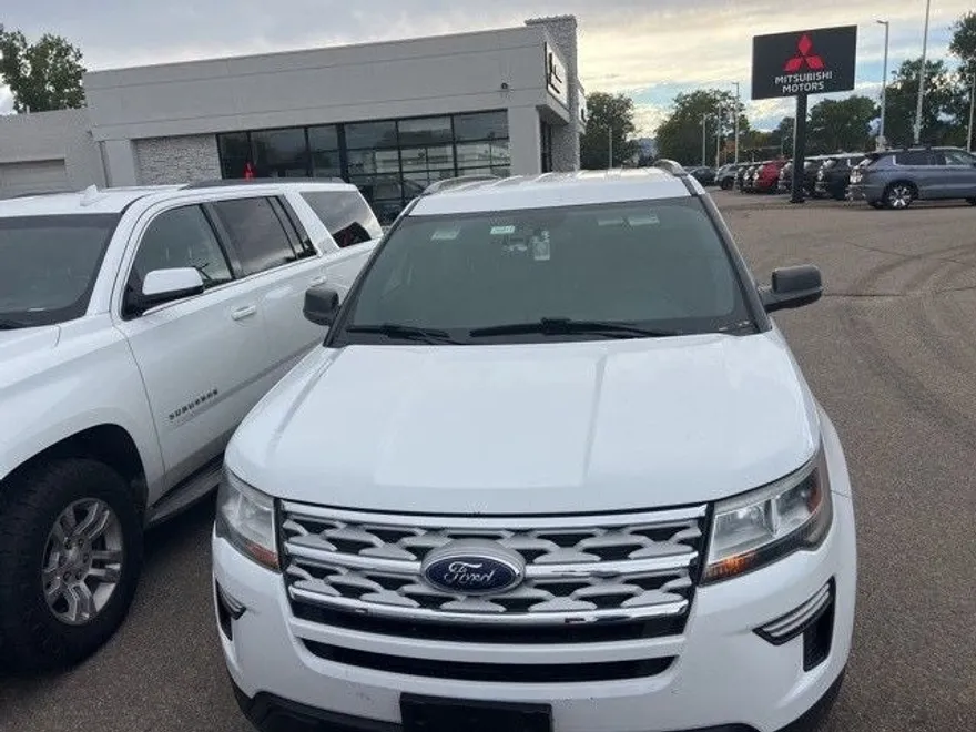 2019 Ford Explorer XLT photo 1